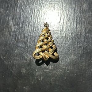 1985 Avon Christmas Tree Pin or Brooch Gold Tone Metal w/ Clear Rhinestone Star